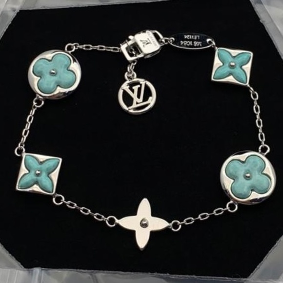 Meet your Posher, Chichi - Picture 1 of 1